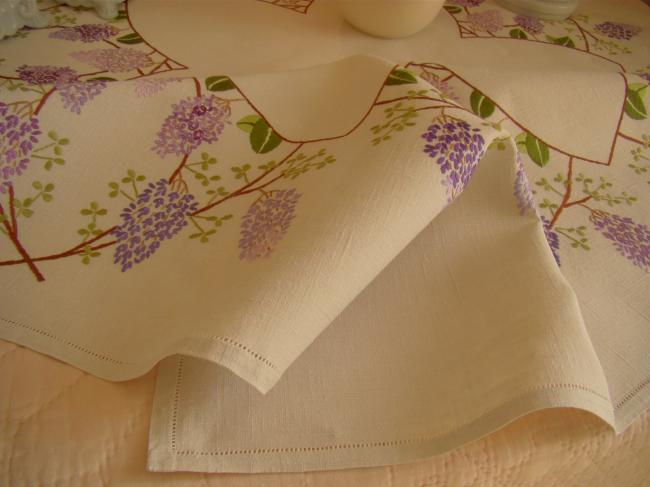 Extraordinaire nappe en lin, brodée de branches de Lilas en fleurs