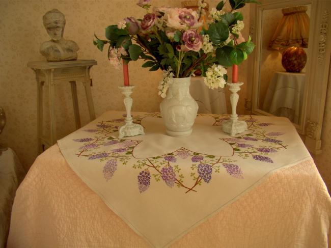 Extraordinaire nappe en lin, brodée de branches de Lilas en fleurs