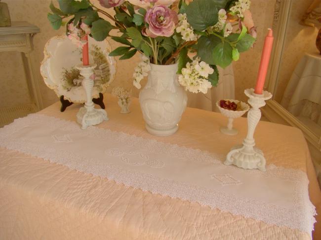 Romantique chemin de table en lin avec insertions& pourtour en dentelle chimique