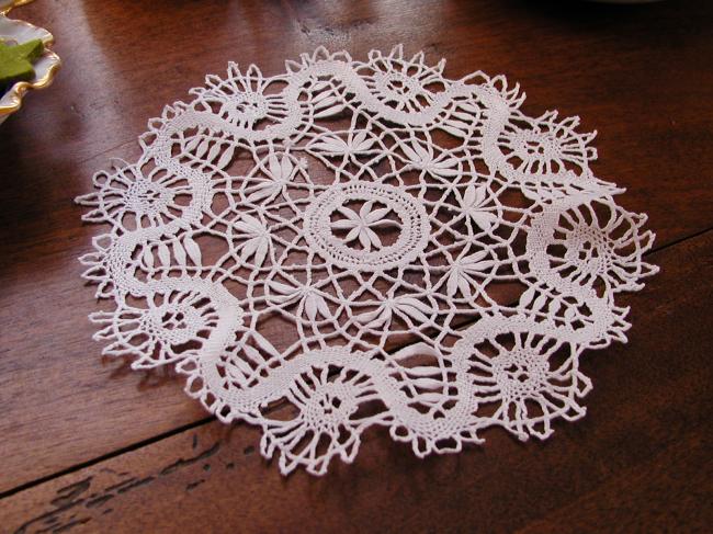 Lovely Cluny bobbin lace round doily