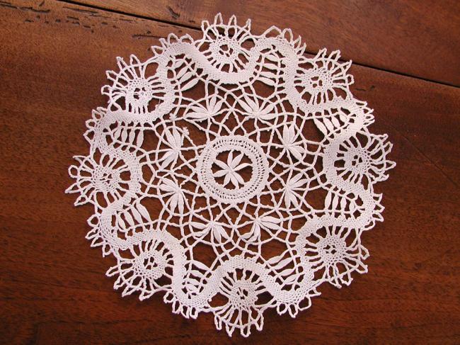 Lovely Cluny bobbin lace round doily