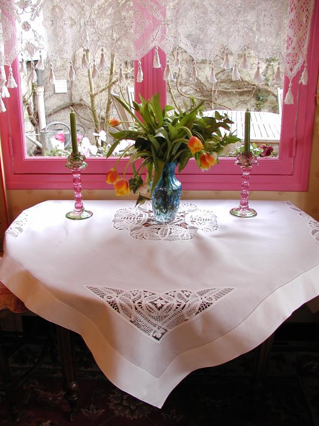 Striking tablecloth with Battenburg and Teneriff inserts, Milan stitches 1900