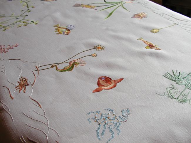 Marvellous tablecloth with its 12 matching serviettes, with embroidered aquarium