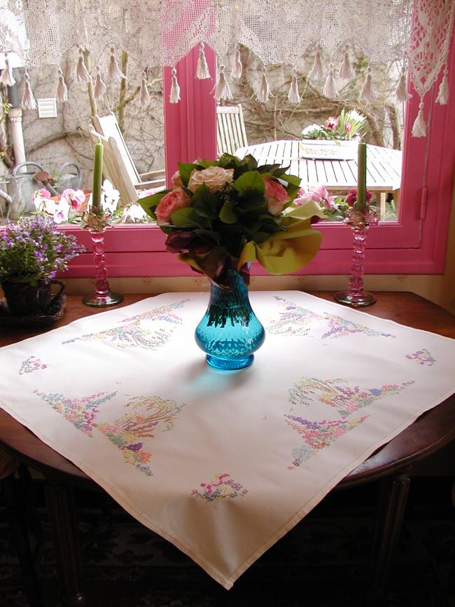 Striking hand embroidered tablecloth with british garden, so many flowers !