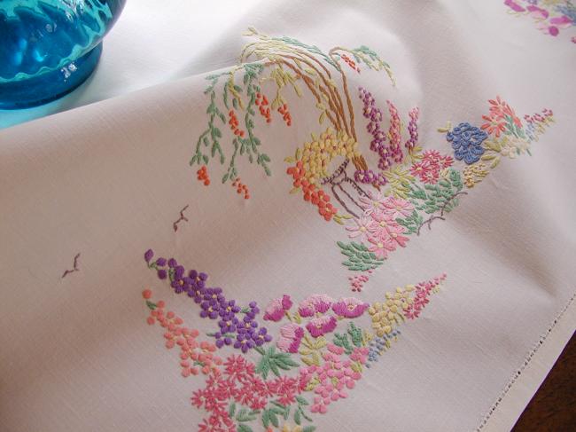 Striking hand embroidered tablecloth with british garden, so many flowers !