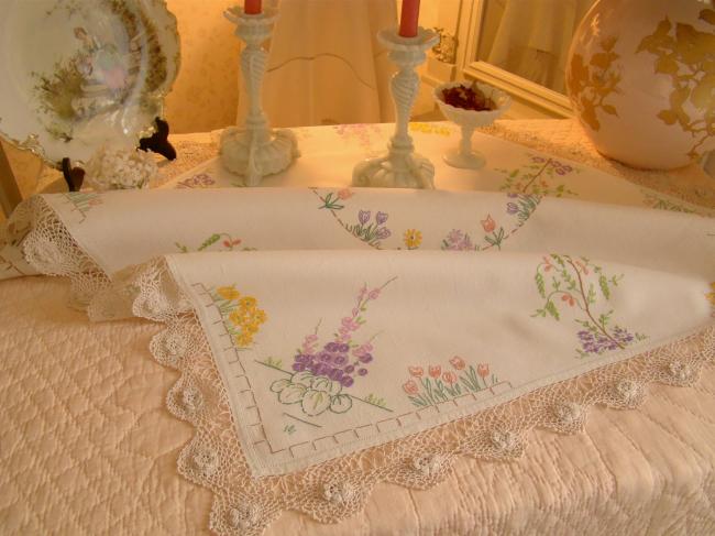 Romantique nappe brodée d'un jardin anglais & petite dentelle irlandaise