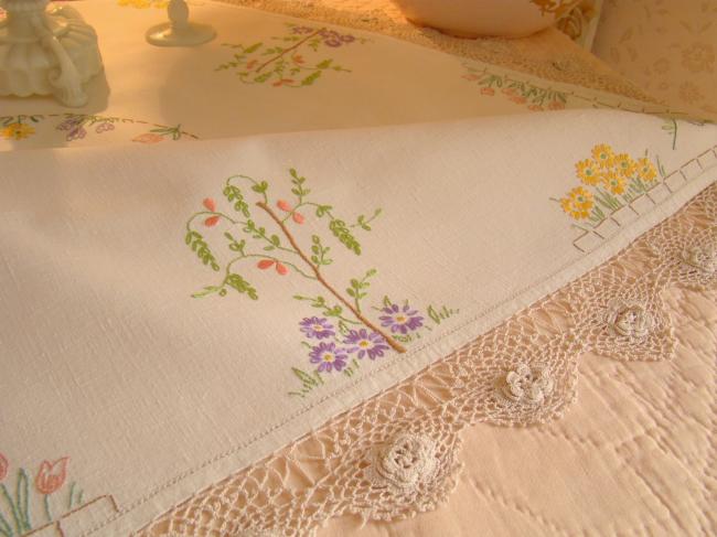 Romantique nappe brodée d'un jardin anglais & petite dentelle irlandaise