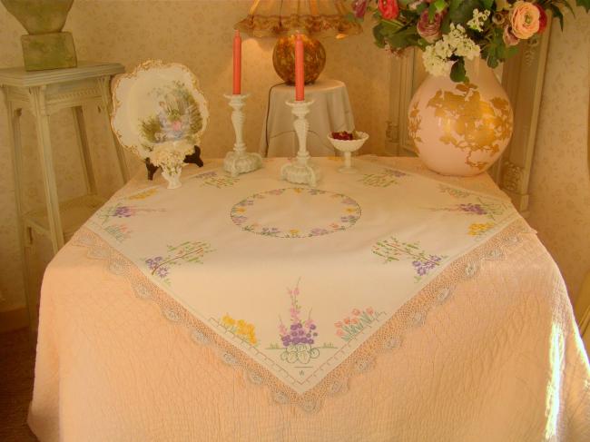 Romantique nappe brodée d'un jardin anglais & petite dentelle irlandaise