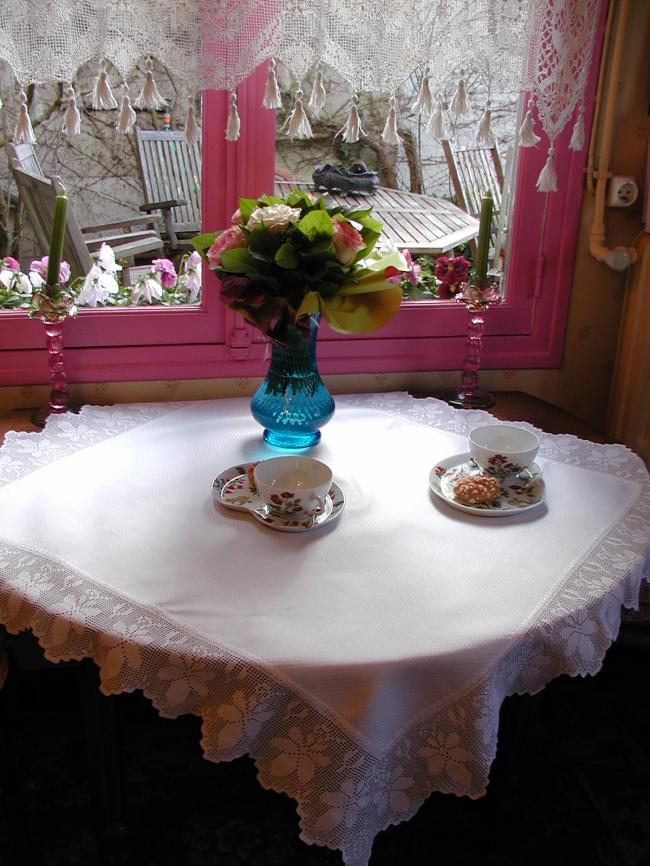 Marvellous tablecloth in silk & linen damask with gorgeous crochet lace 1900