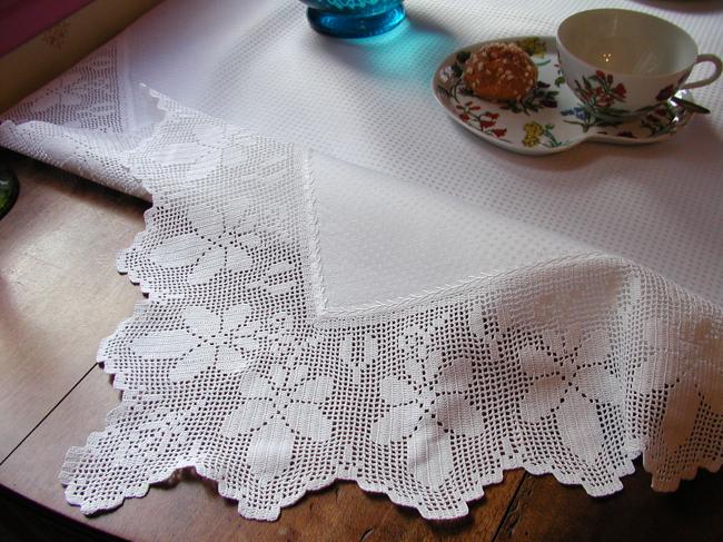 Marvellous tablecloth in silk & linen damask with gorgeous crochet lace 1900