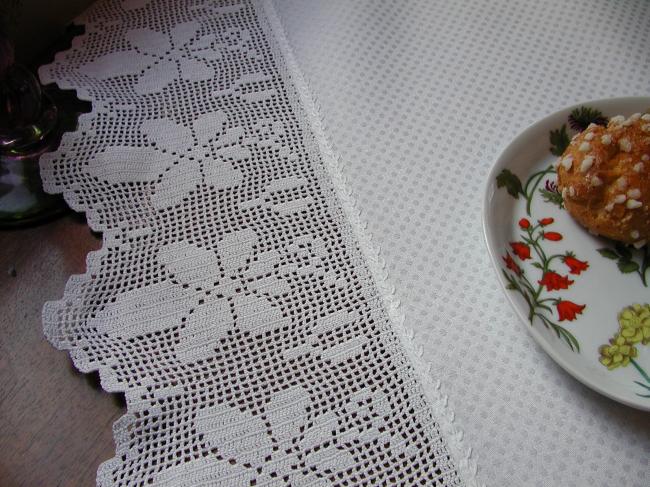 Marvellous tablecloth in silk & linen damask with gorgeous crochet lace 1900