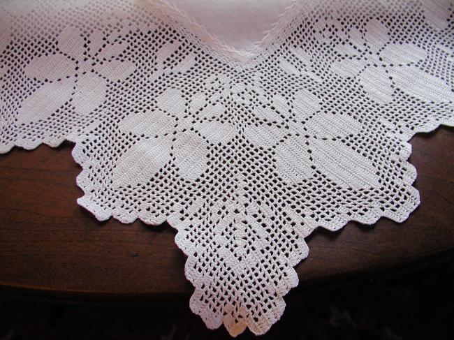 Marvellous tablecloth in silk & linen damask with gorgeous crochet lace 1900