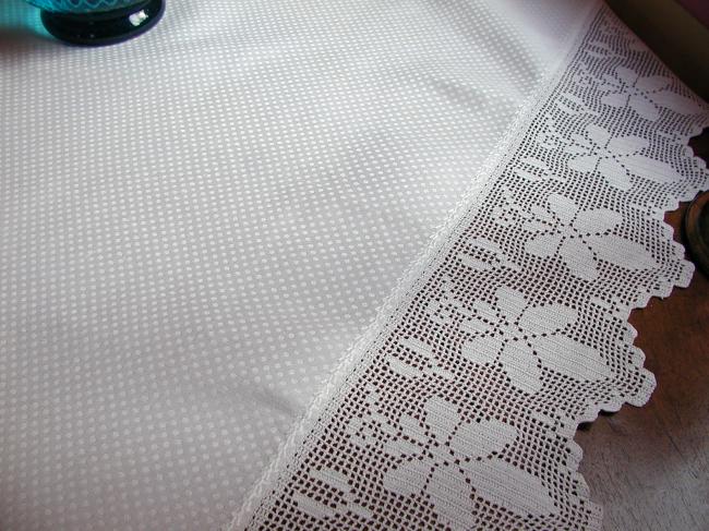 Marvellous tablecloth in silk & linen damask with gorgeous crochet lace 1900