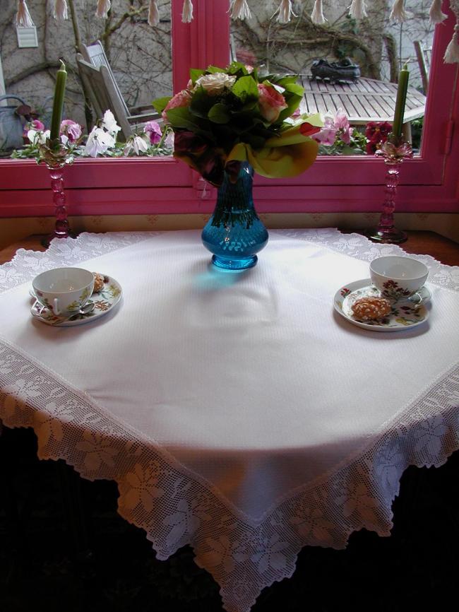 Marvellous tablecloth in silk & linen damask with gorgeous crochet lace 1900