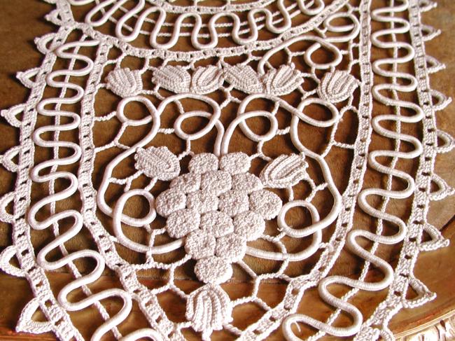 Superbe chemin de table en dentelle d'art et lacets en soutache 1920