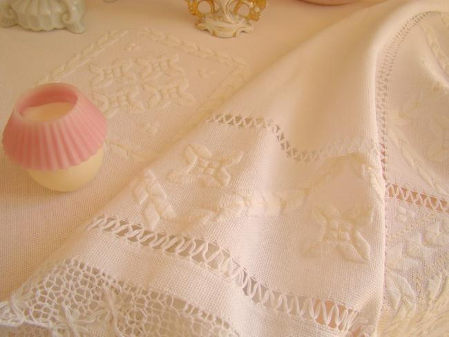 Splendide nappe en étamine de coton avec très belle dentelle de filet 1900