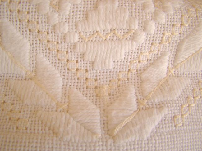 Splendide nappe en étamine de coton avec très belle dentelle de filet 1900