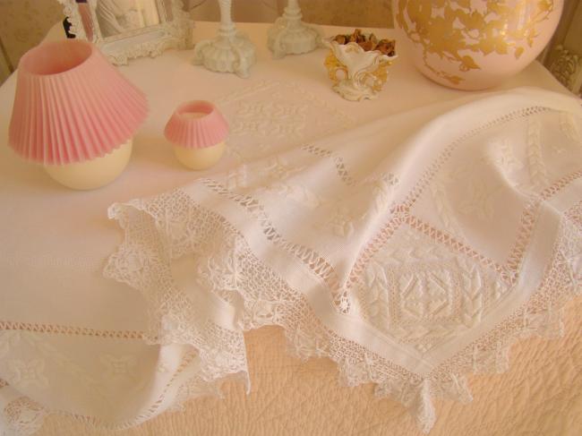 Splendide nappe en étamine de coton avec très belle dentelle de filet 1900