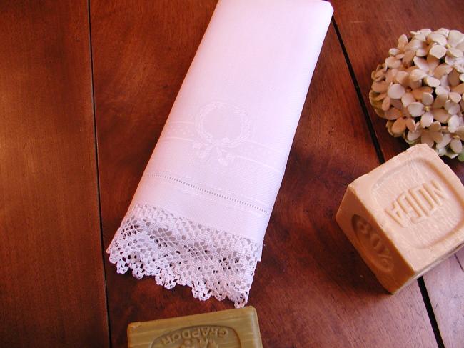 Beautiful hand towel in linen damask with crown of lauriel and crochet lace edge