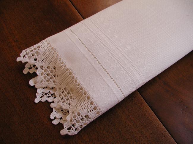 Beautiful hand towel in damask of linen with ottoman motifs& crochet lace