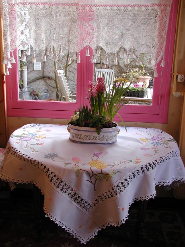 Striking tablecloth with drawn thread rivers & magnificient embroidered bouquets