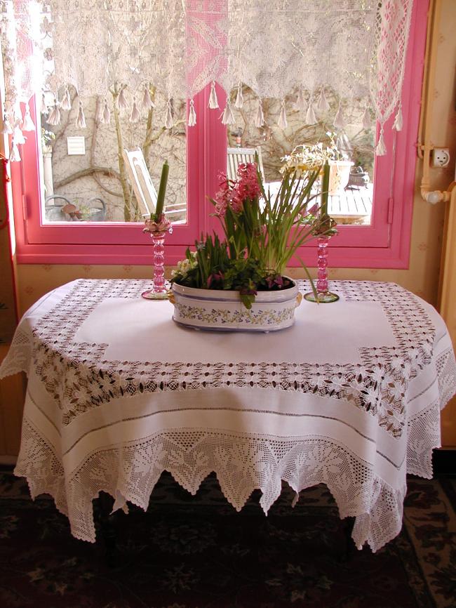 Exceptional tablecloth with magnificient drawn thread rivers & crochet lace 1900