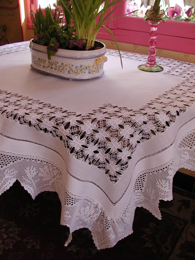 Exceptional tablecloth with magnificient drawn thread rivers & crochet lace 1900