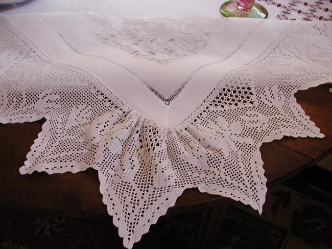 Exceptional tablecloth with magnificient drawn thread rivers & crochet lace 1900