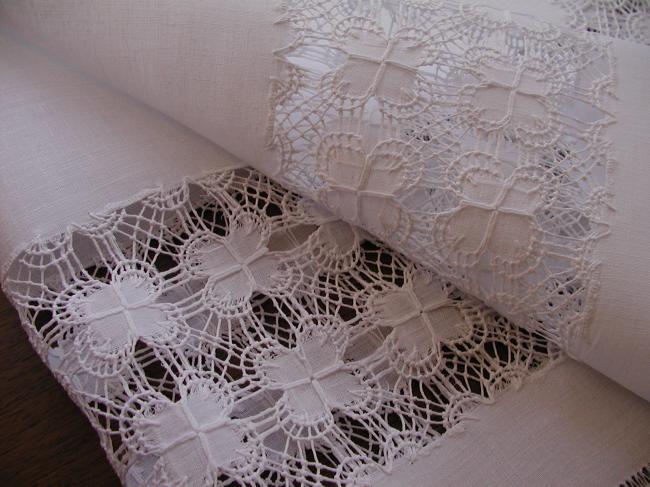 Exceptional tablecloth with magnificient drawn thread rivers & crochet lace 1900