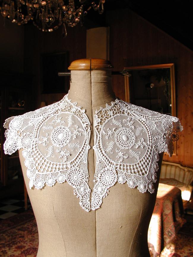 Spectacular collar in chemical lace and embroidered net 1900