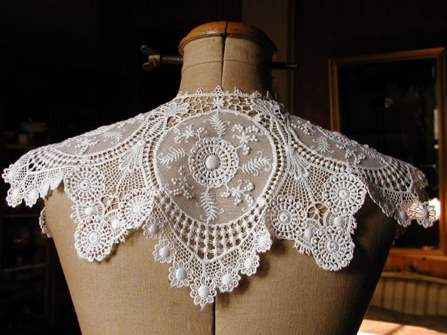 Spectacular collar in chemical lace and embroidered net 1900