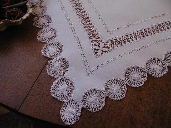 Superb little tablecloth with drawn thread and Teneriffe lace works