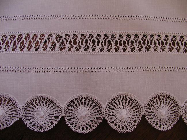 Superb little tablecloth with drawn thread and Teneriffe lace works