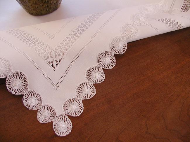 Superb little tablecloth with drawn thread and Teneriffe lace works