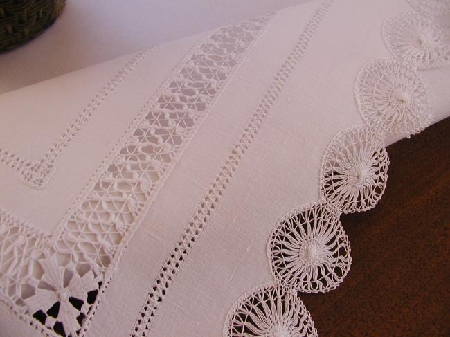 Superb little tablecloth with drawn thread and Teneriffe lace works