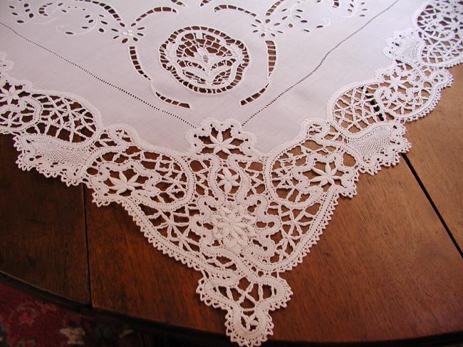 Fabulous tablecloth with Richelieu, Venizia lace and sophisticated Cluny lace