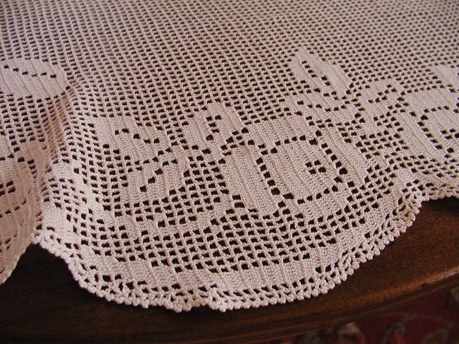 Marvellous oval tablecloth in crochet lace, with antique roses design 1900