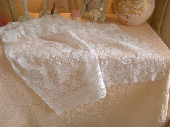 Superbe voilage en tulle rebrodé à la main avec appliqué en Cornely 1890