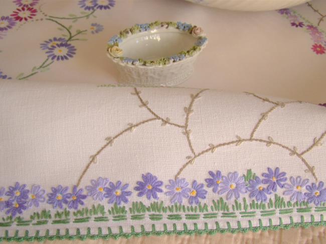 Epoustouflante nappe en lin brodée à la main de fleurs d'aster