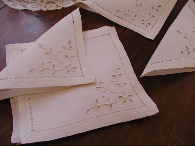 Lovely 12 tea serviettes in linen with Colbert embroidered flowers 1900