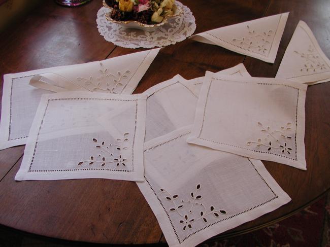 Lovely 12 tea serviettes in linen with Colbert embroidered flowers 1900