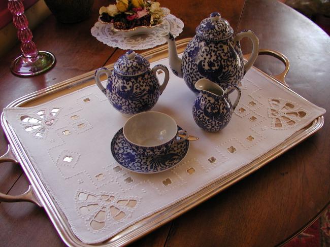 Lovely tray cloth in linen with Richelieu hand-embroidery 1910