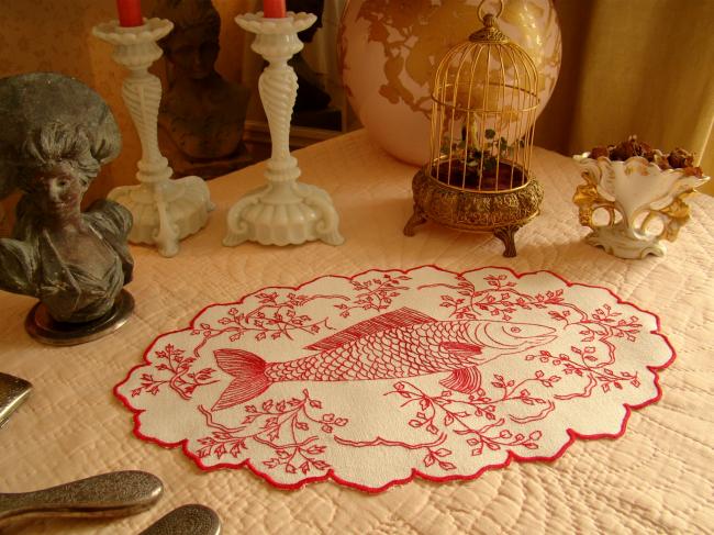 Original centre de table ovale en lin avec broderie rouge, fleurs et brochet