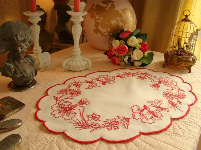 Grand centre de table ovale en lin avec broderie rouge, grands coquelicots