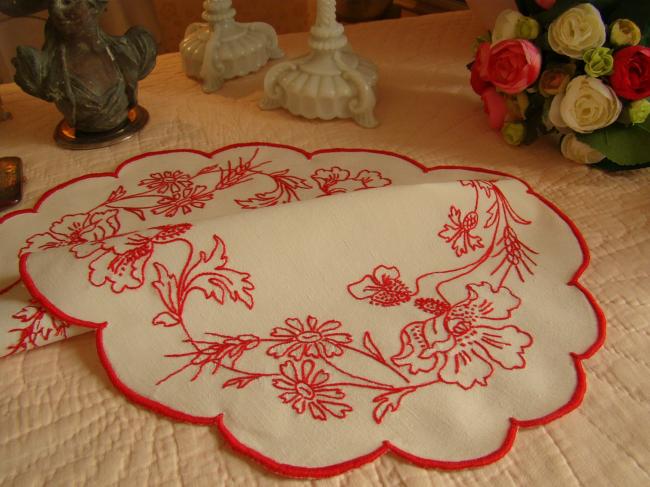 Grand centre de table ovale en lin avec broderie rouge, grands coquelicots