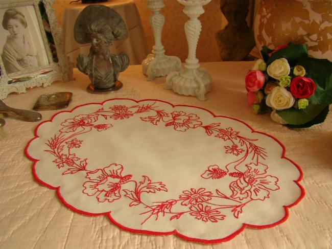 Grand centre de table ovale en lin avec broderie rouge, grands coquelicots