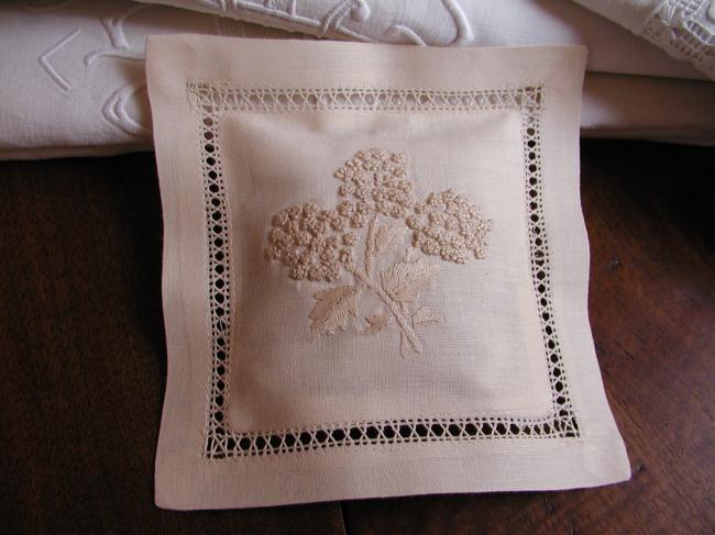 Sweet lavander sachet with hand-embroidered snowballs flowers (ecru)