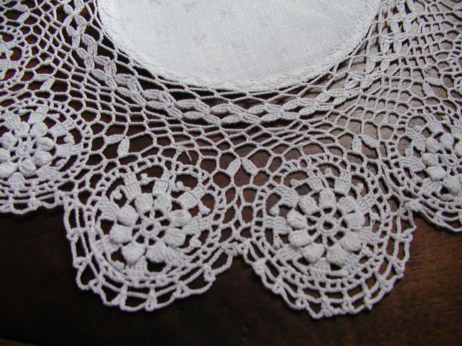 Gorgeous doily in damask with lovely crochet lace 1900