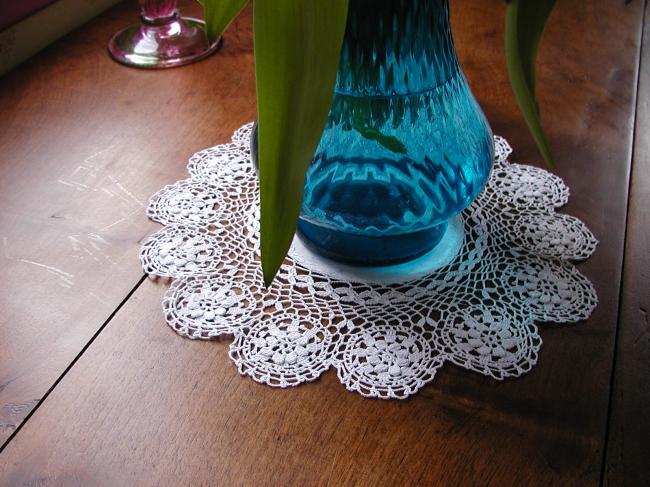 Gorgeous doily in damask with lovely crochet lace 1900