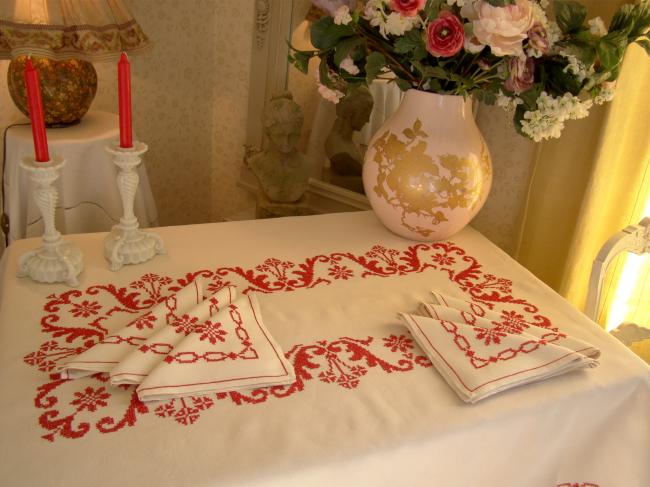 Charmant service de table avec ses 6 serviettes assorties, broderie rouge